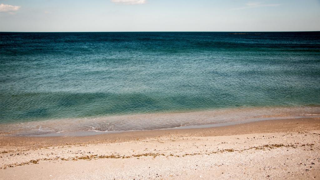 海浪沙滩唯美风景