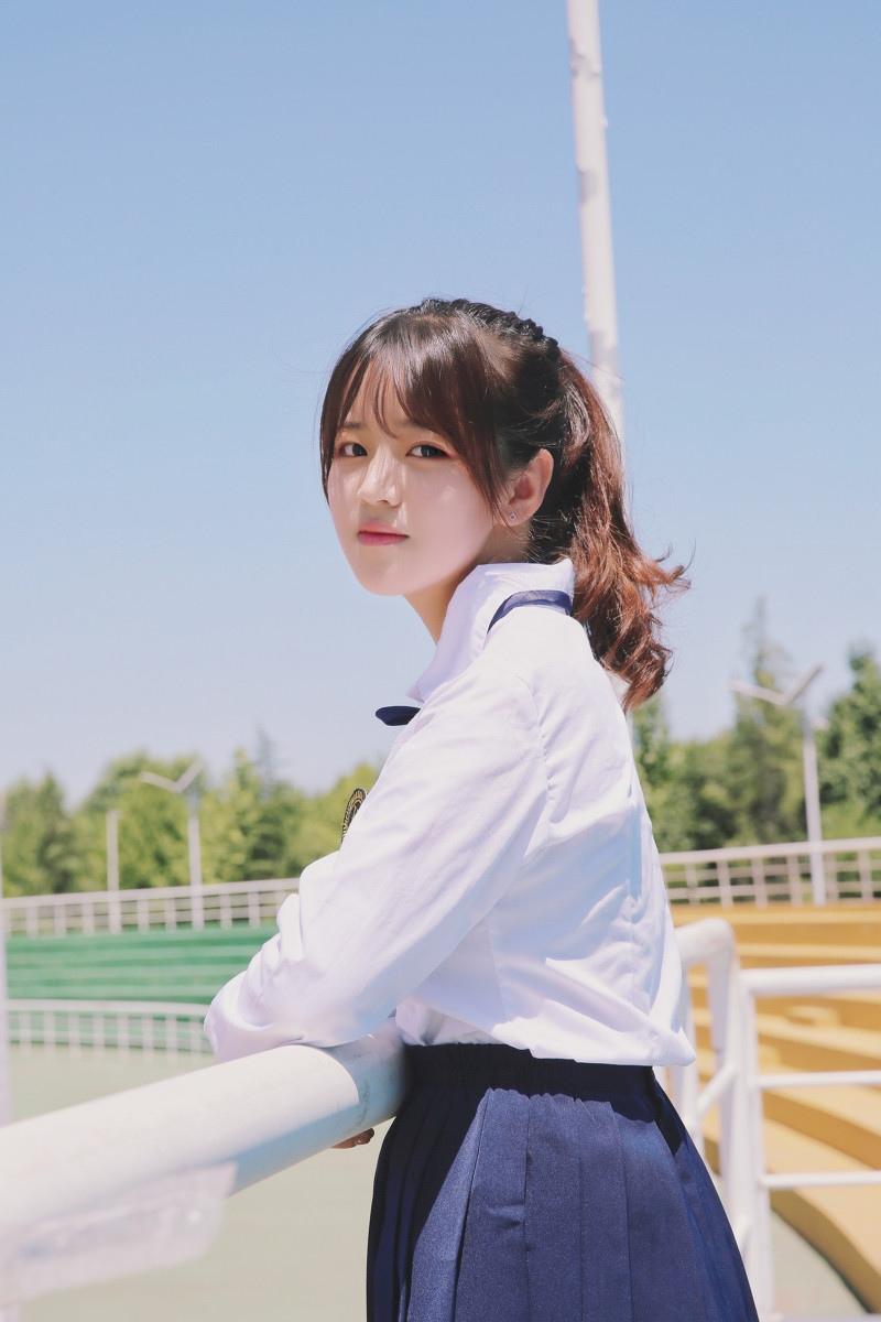 校园清纯系制服少女写真