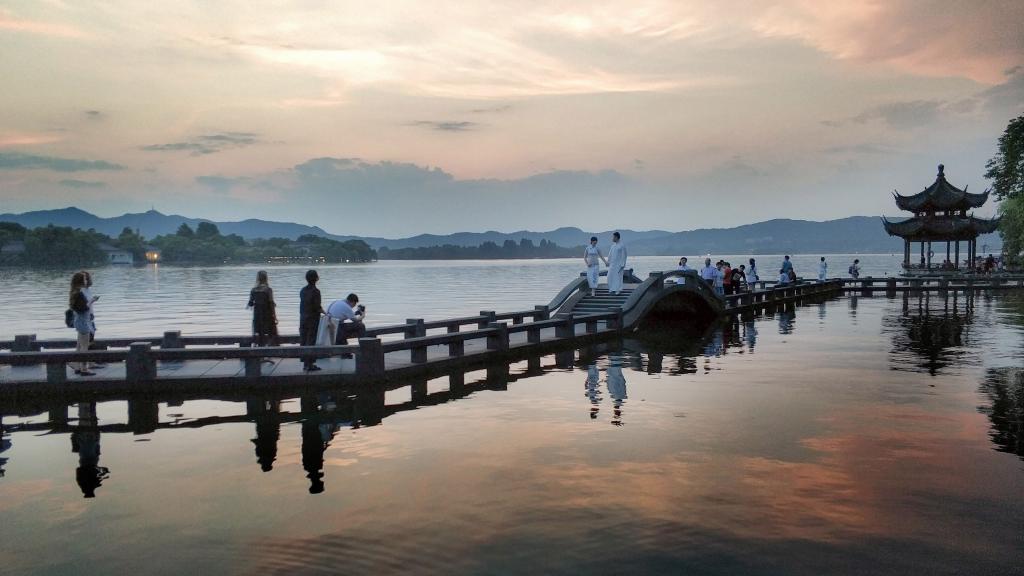 西湖的情人桥——长桥