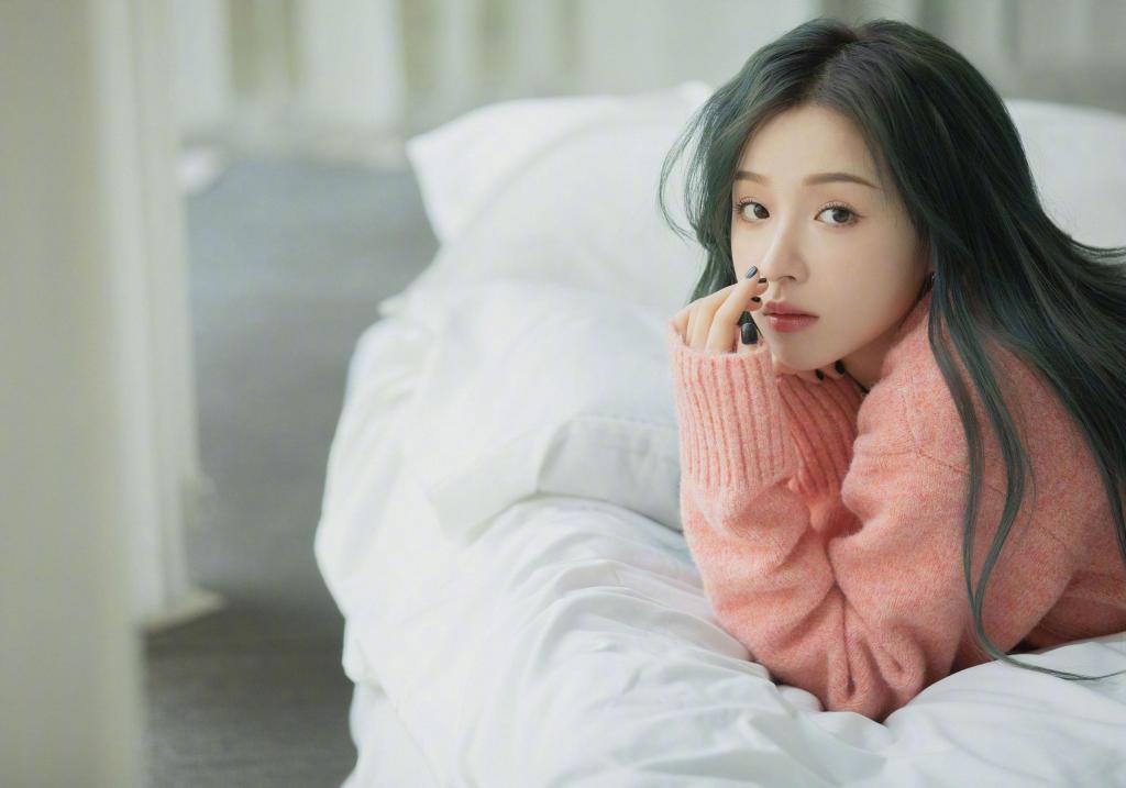 清纯长发美女迷人写真