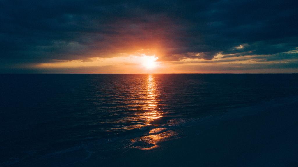 海上观日出，晓其瑰丽