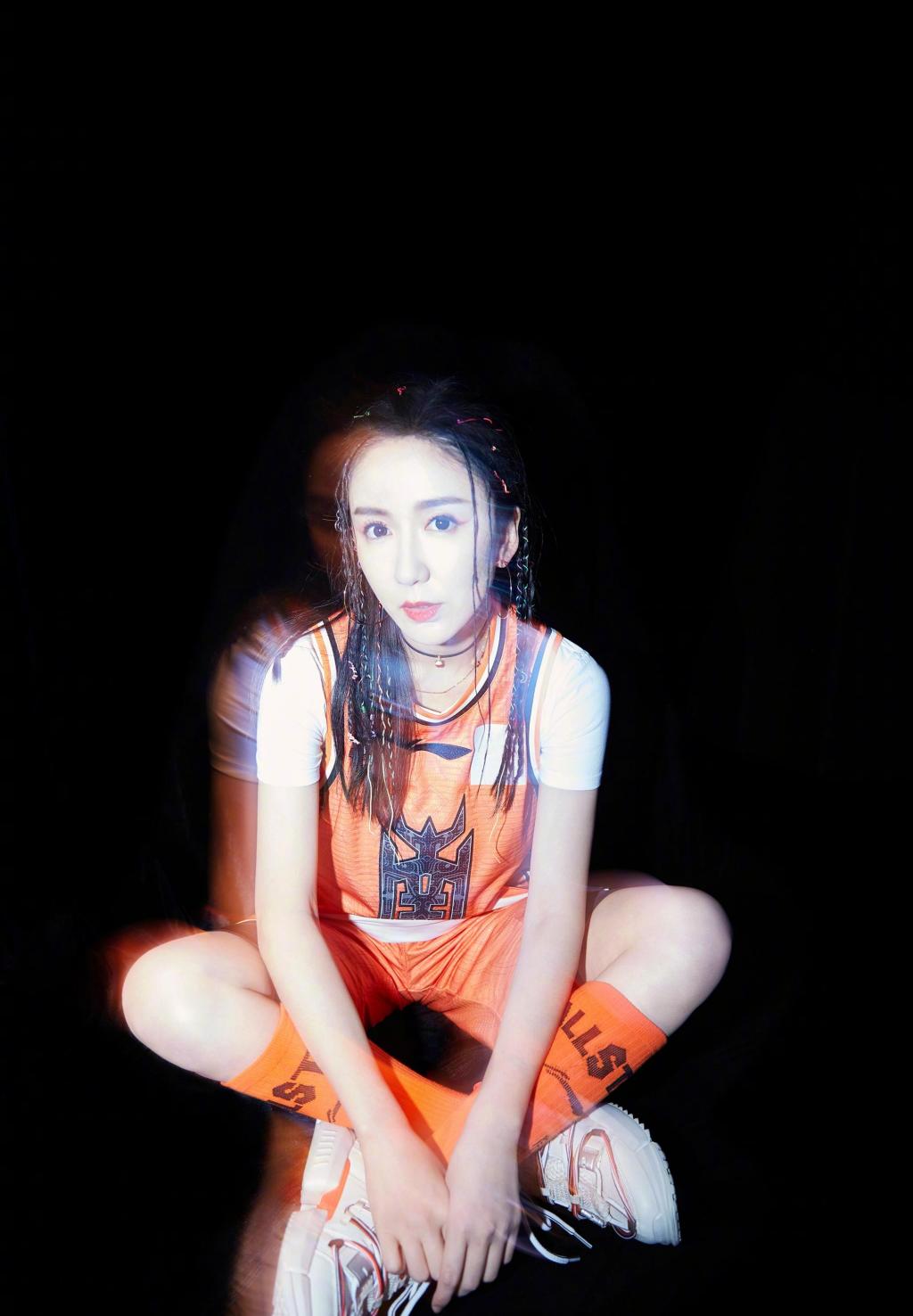 绚丽梦幻娄艺潇魅力写真