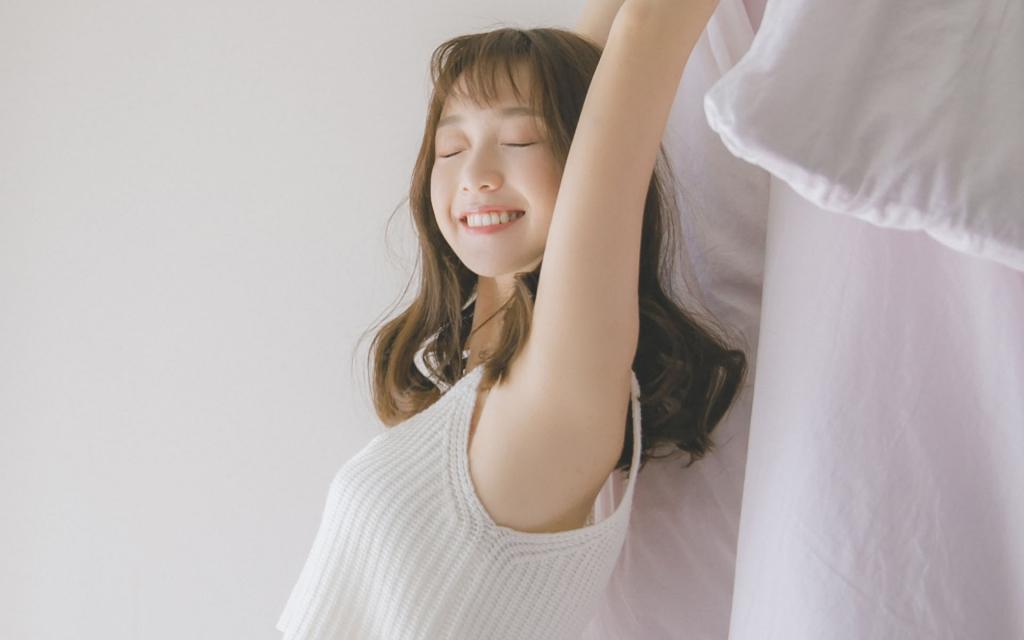 清纯养眼的长发美女写真