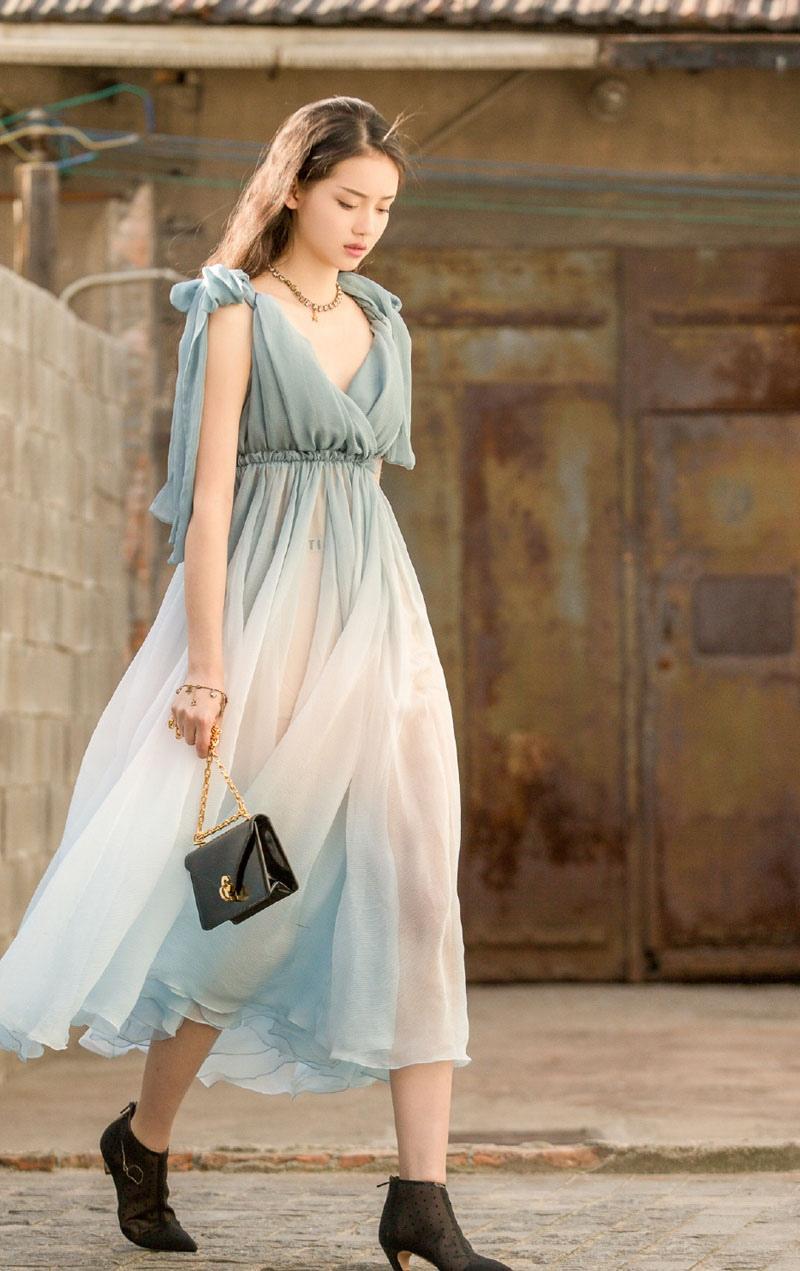 孙伊涵轻熟干练风街拍