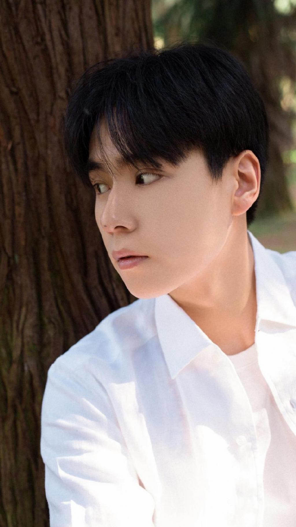 小鲜肉胡一天时尚休闲清新迷人写真