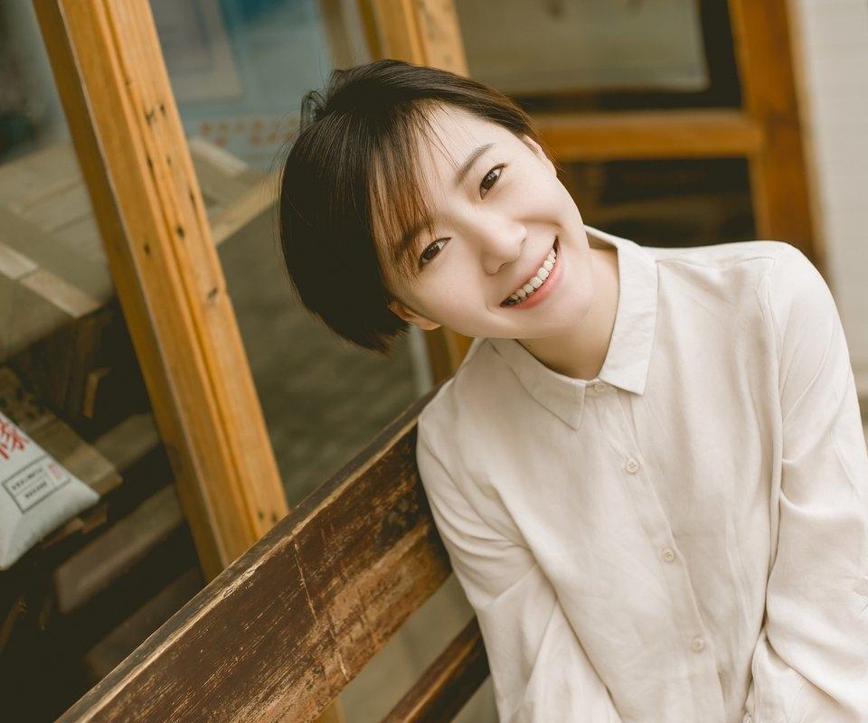 温柔如水的美女居家写真