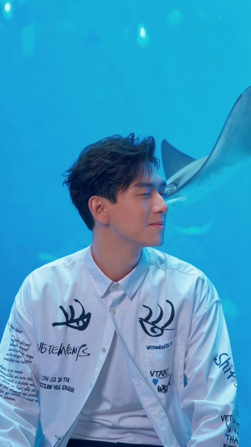 李现休闲衬衣帅气写真