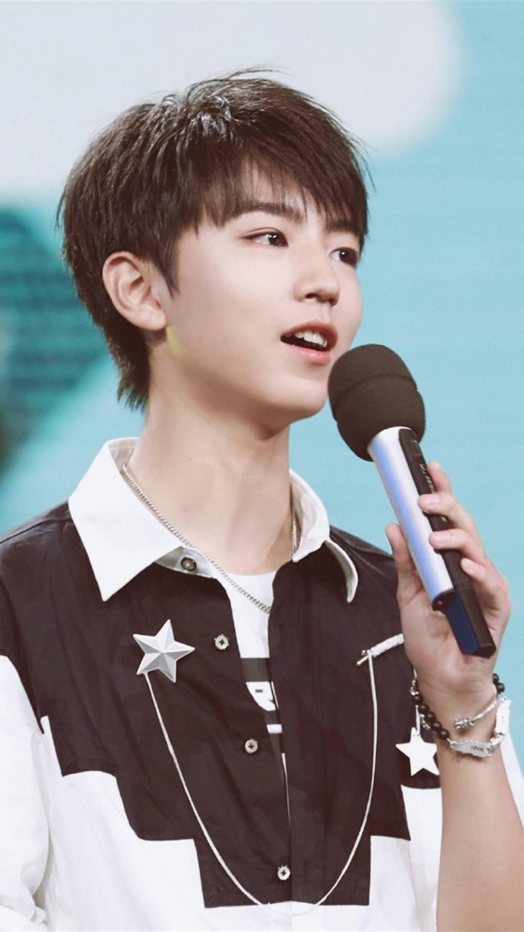 王俊凯高清饭拍