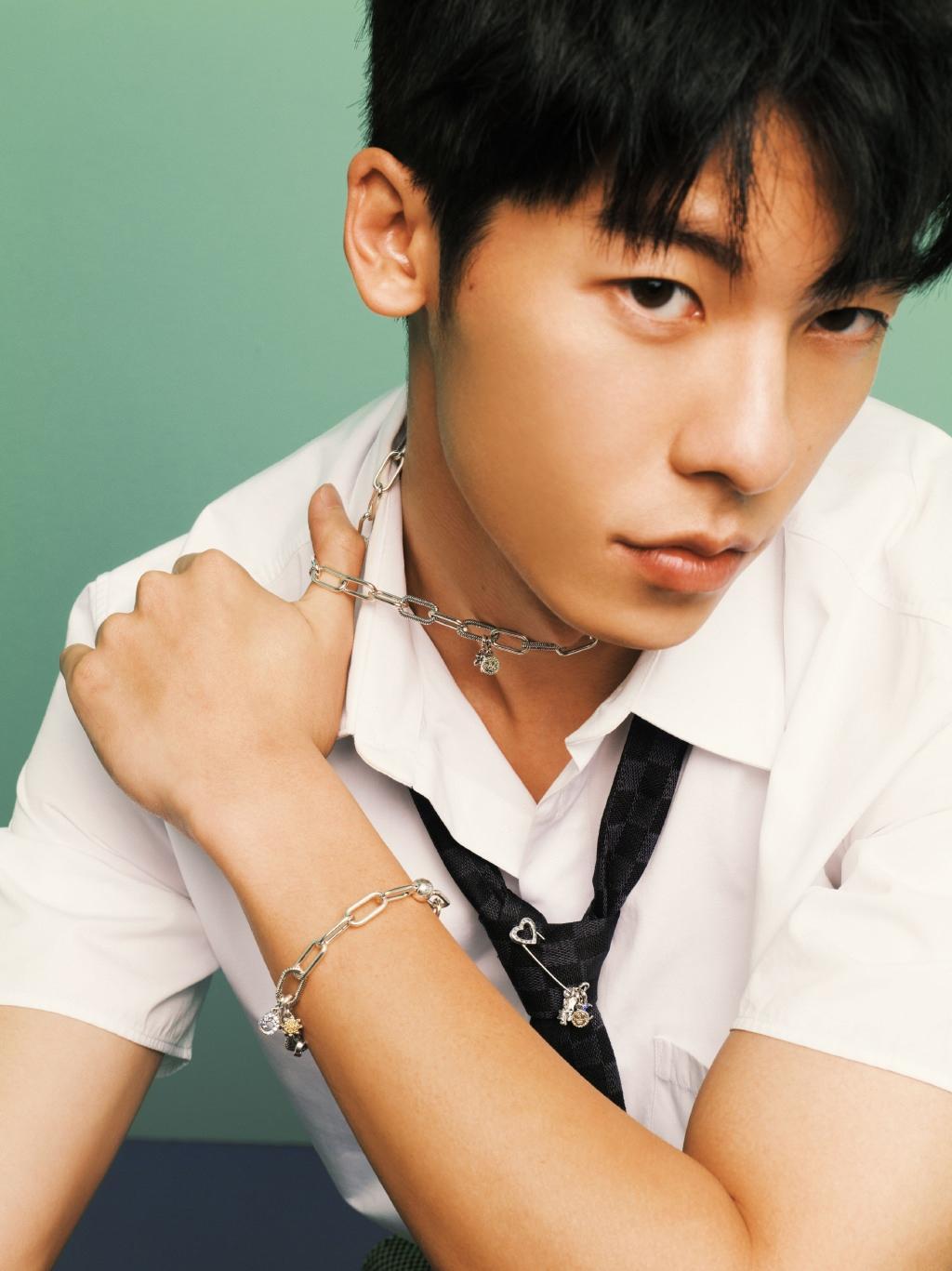 许光汉运动风帅气迷人写真