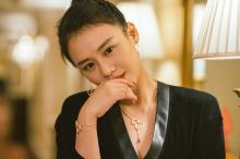 马思纯黑色连衣裙写真