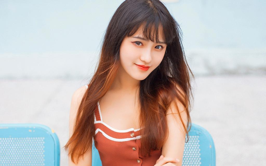 长相甜美的少女