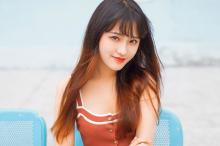 长相甜美的少女