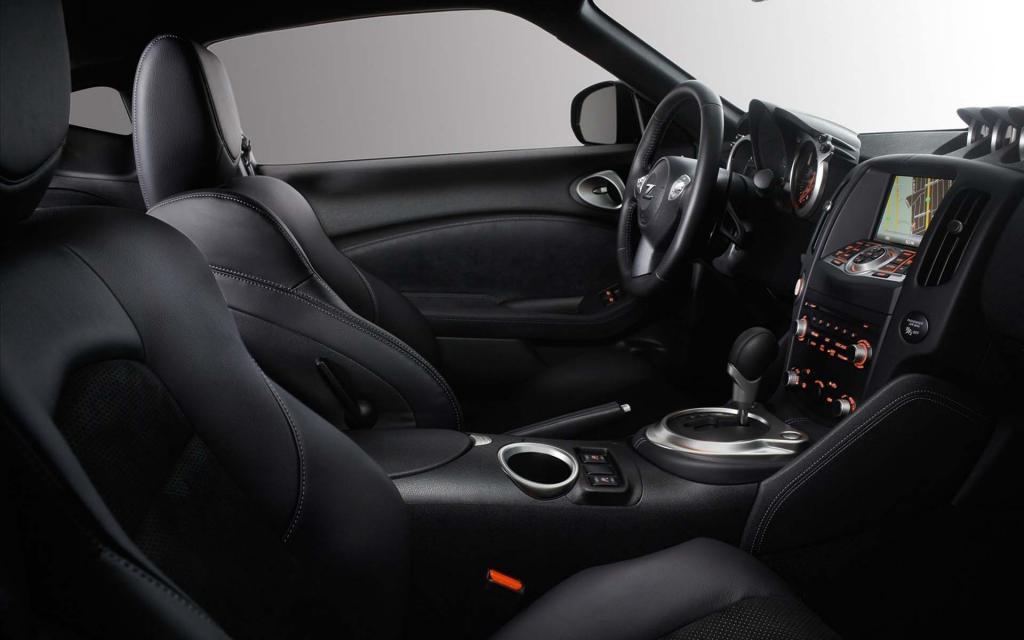 帅气日产370z跑车