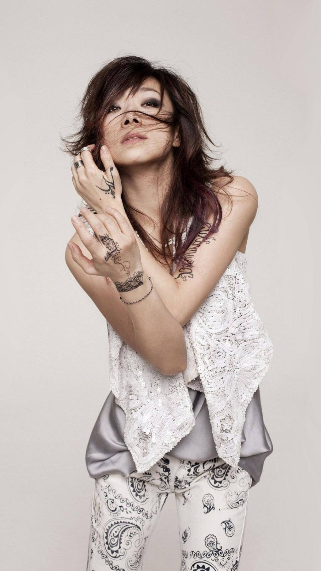 实力唱将林忆莲随性写真