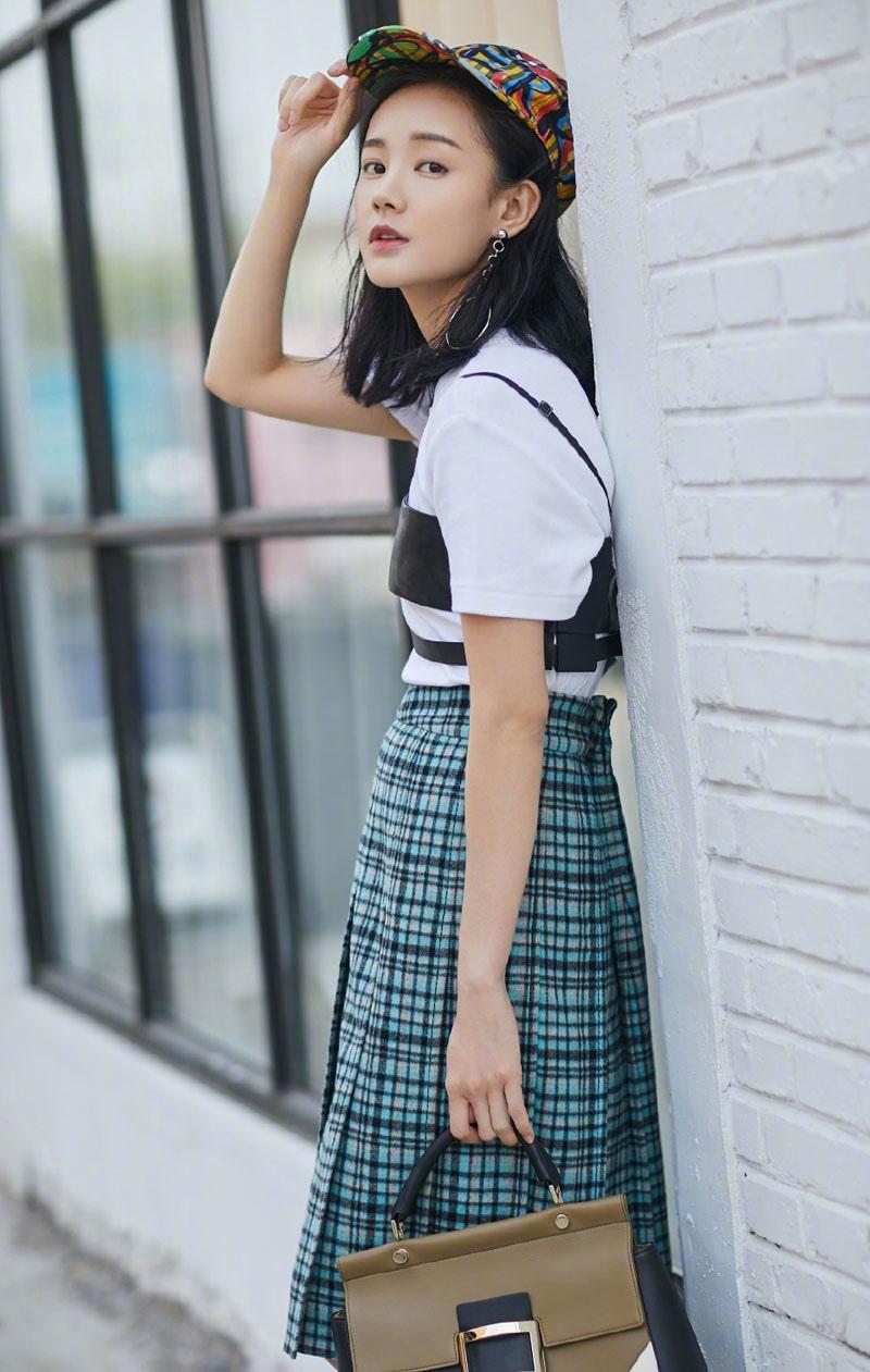 李一桐优雅风时尚写真