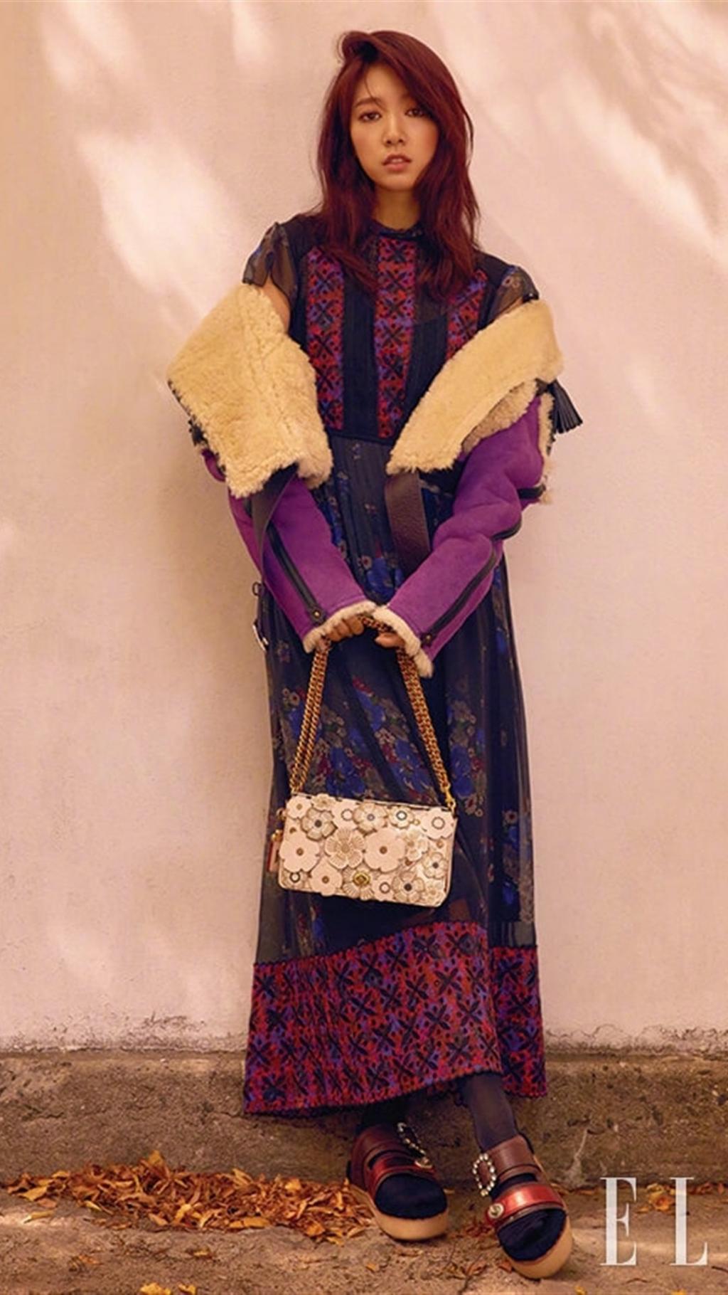 朴信惠秋季包包代言写真