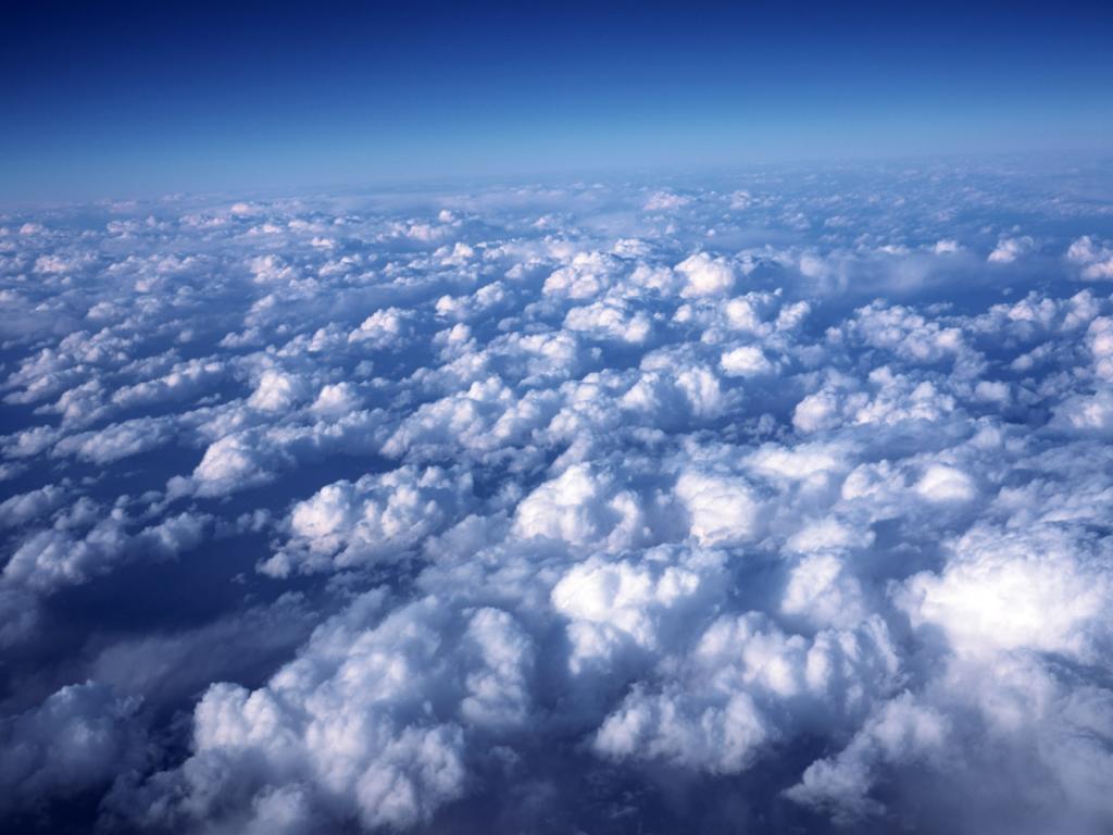 白云恋上了蓝天