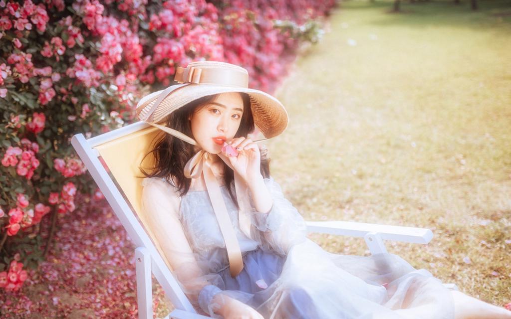 文艺的美女像个花仙子