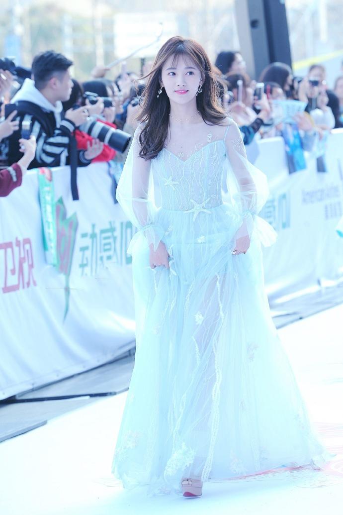 鞠婧祎薄纱长裙性感清纯仙气写真