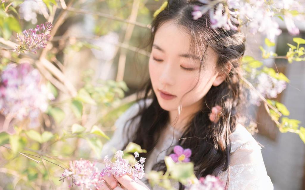 气质美女性感温婉迷人纱裙优雅诱人写真