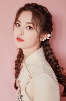 杨超越复古造型