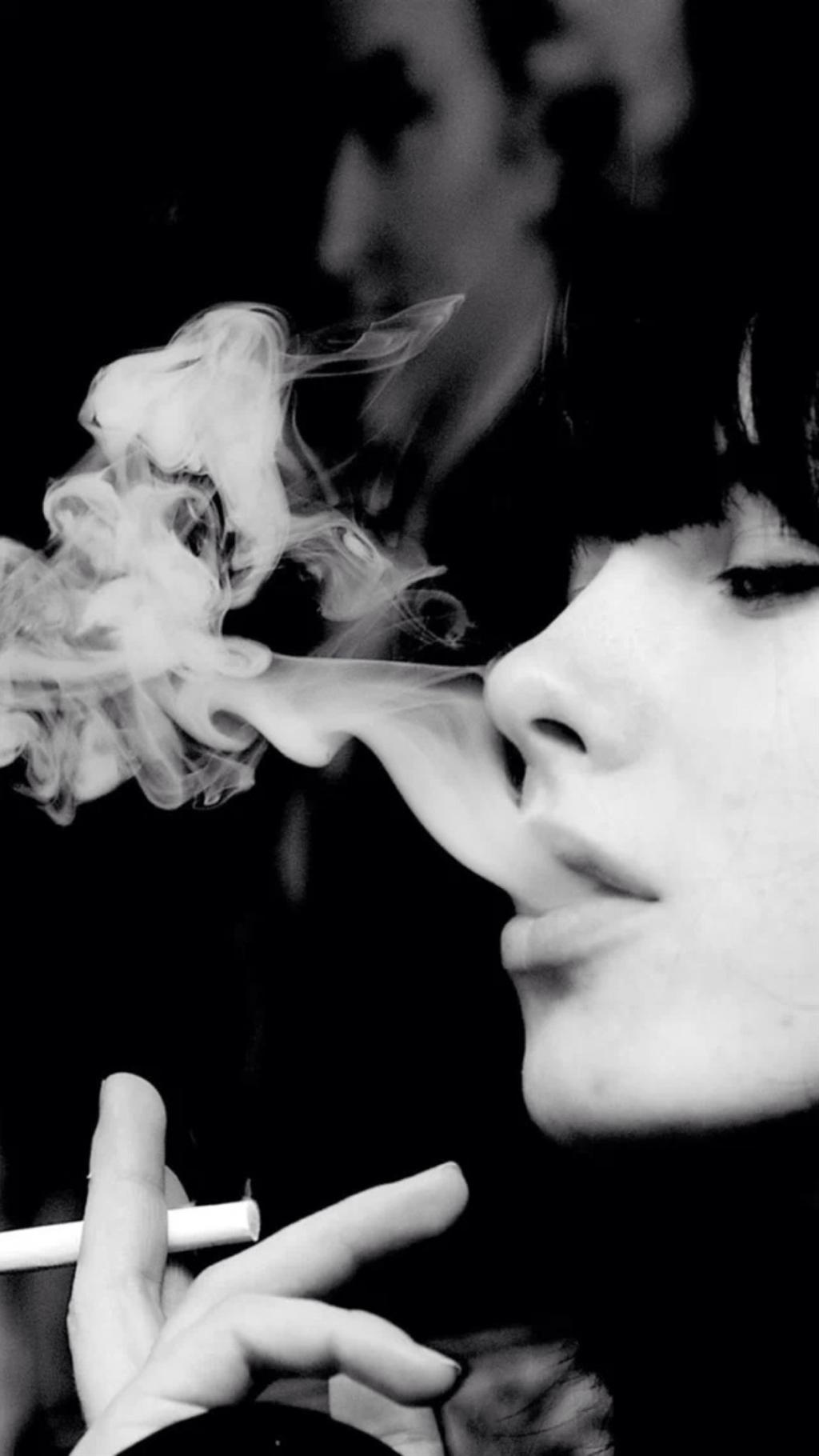 欧美伤感寂寞抽烟黑白迷人写真