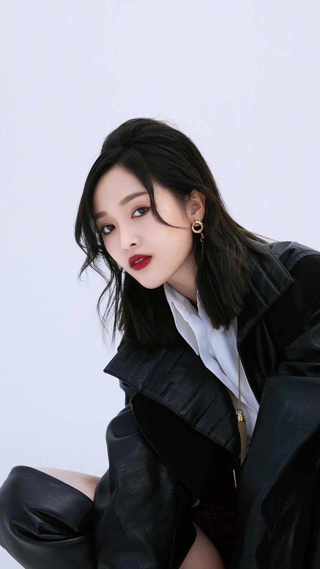 吴宣仪时尚炫酷个性写真