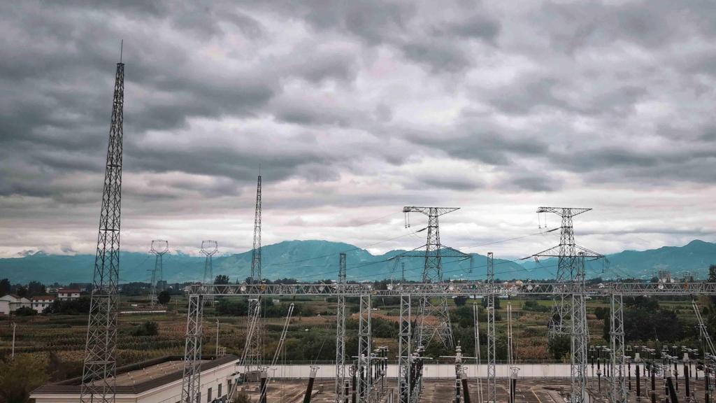 高铁上窗外的风光景色