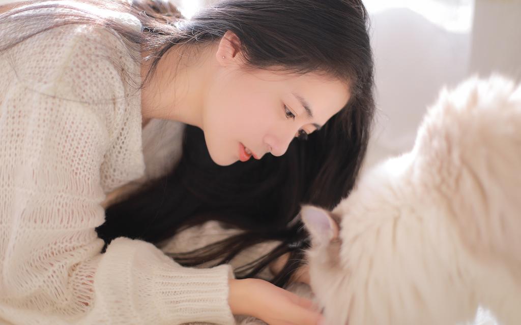 极具迷人气质的90后小姐姐