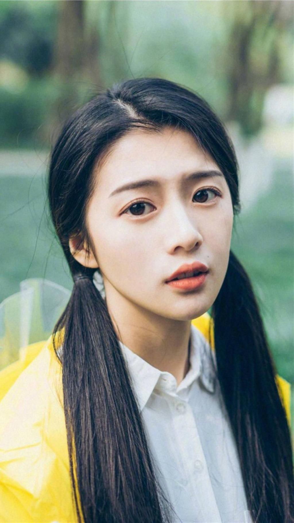 清纯双马尾学生妹