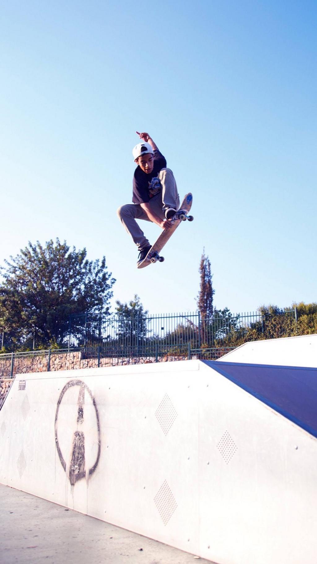 欧美帅气滑板男孩