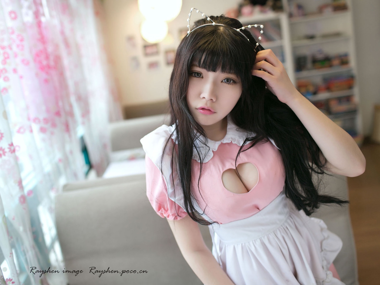 粉嘟嘟的萝莉美女