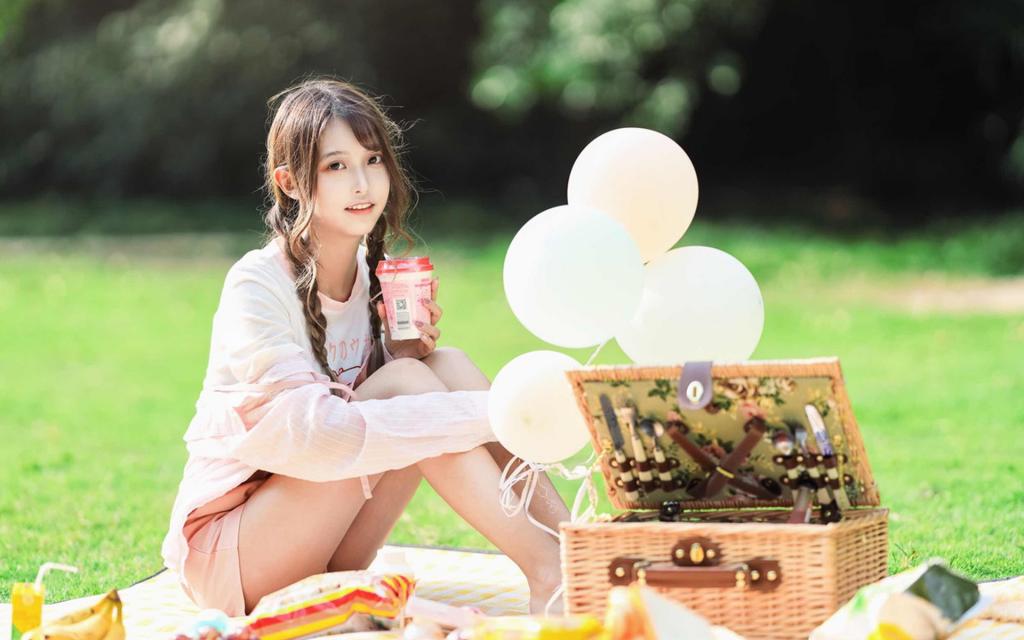 清纯可爱美少女户外写真