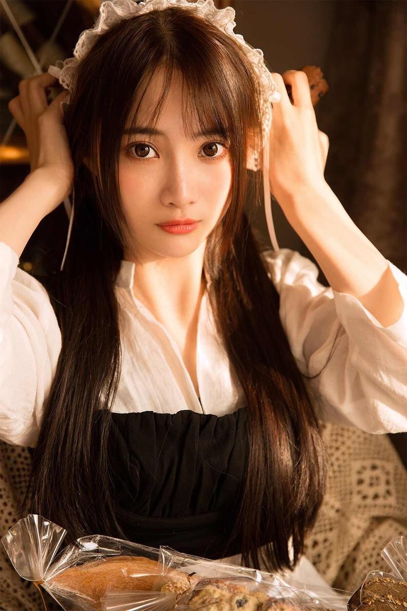 女仆装美少女慵懒性感私房写真