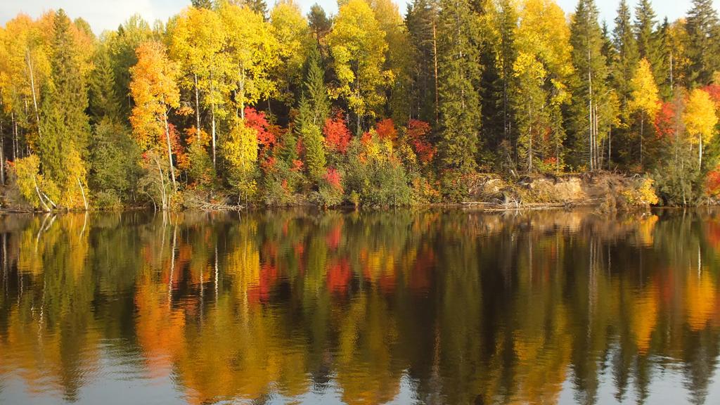 如梦如幻的湖水