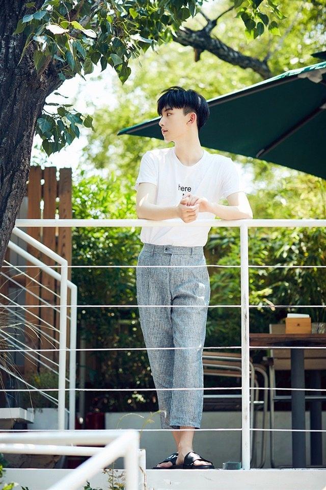 小鲜肉郭俊辰初秋写真