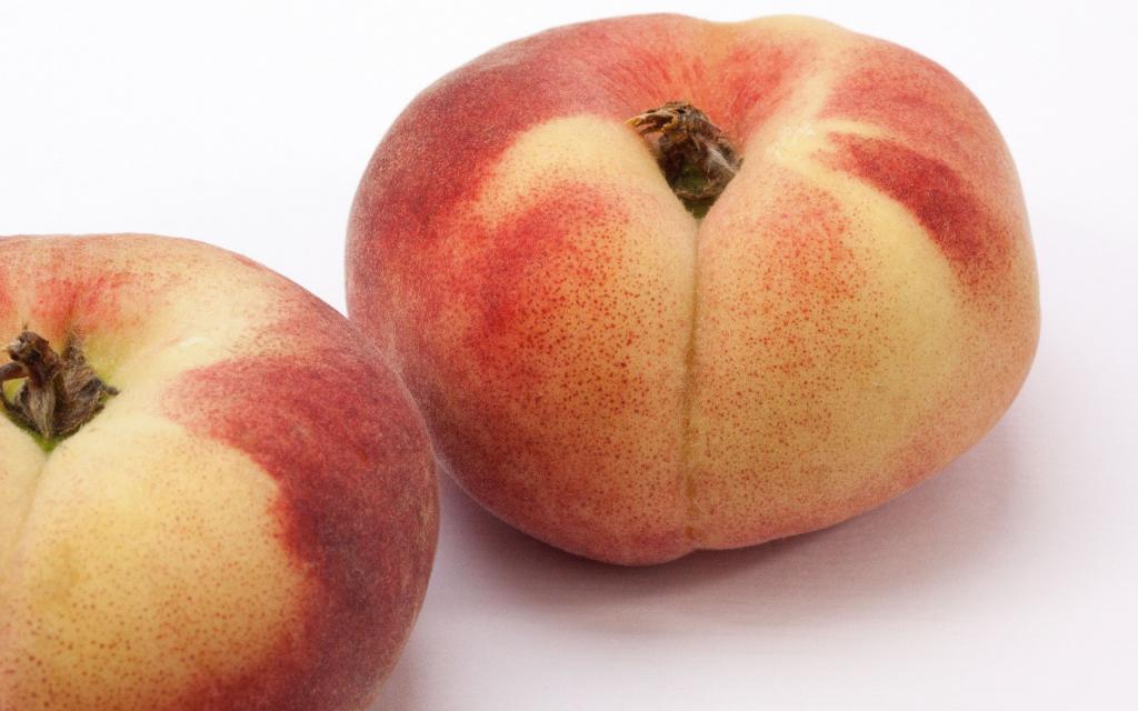 甜蜜多汁的水蜜桃