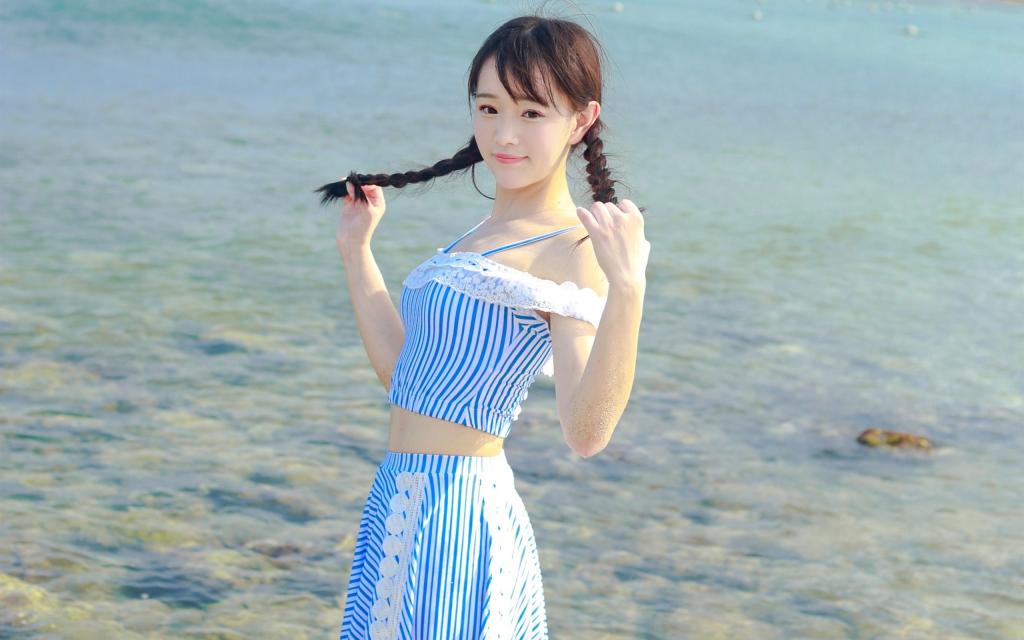 夏日海边少女