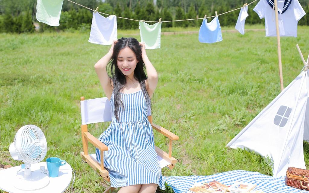 夏日水嫩吊带裙美女