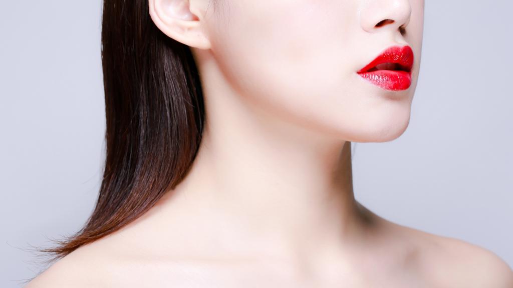 女人嘴唇红唇