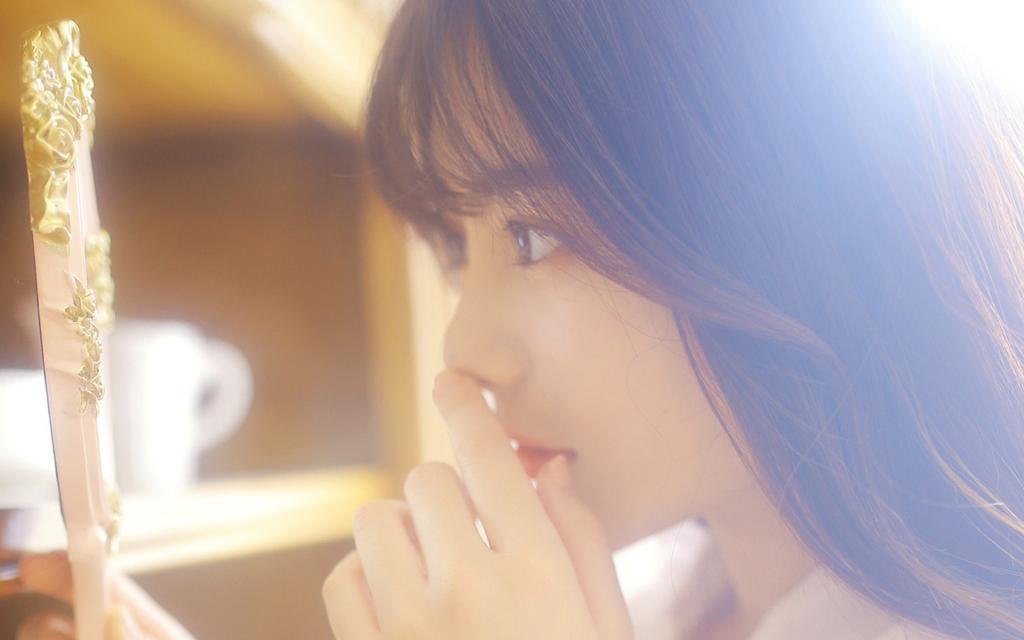 气质美女性感制服迷人写真