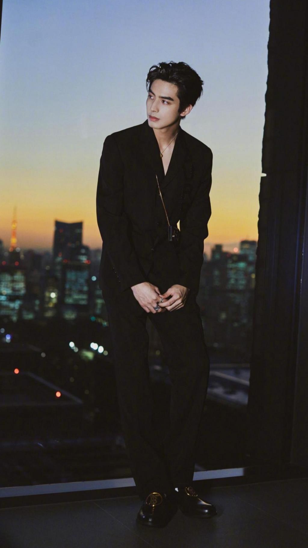 二月男友宋威龙帅气写真