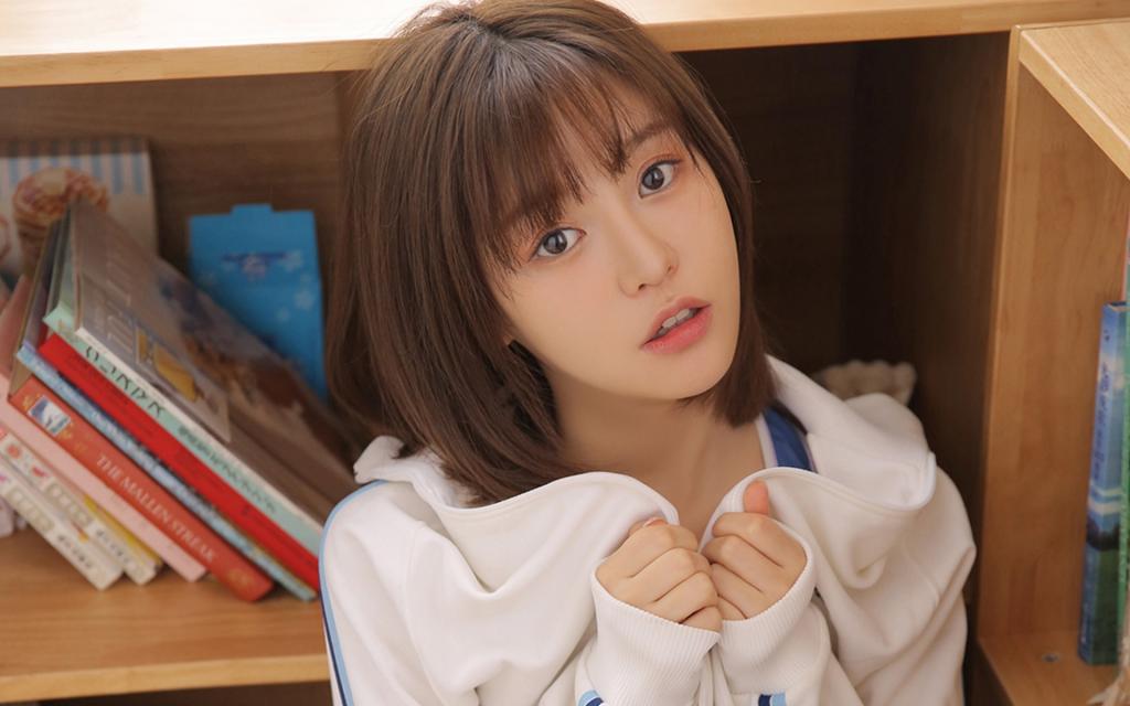 体育运行服美女写真