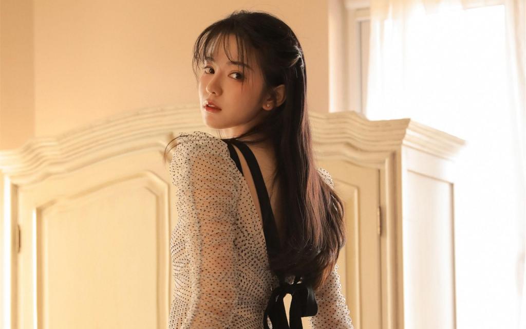 性感尤物复古裙私房诱惑写真