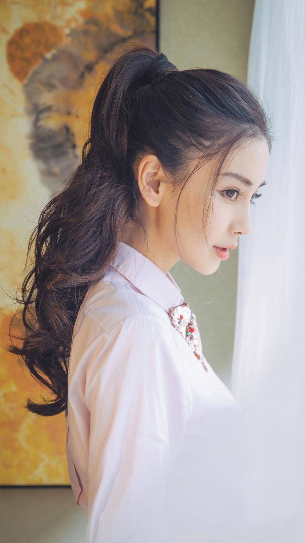 Angelababy甜美写真