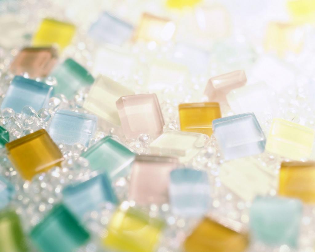 奇光异彩的炫彩水晶