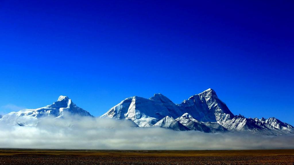 西藏卓木拉日峰