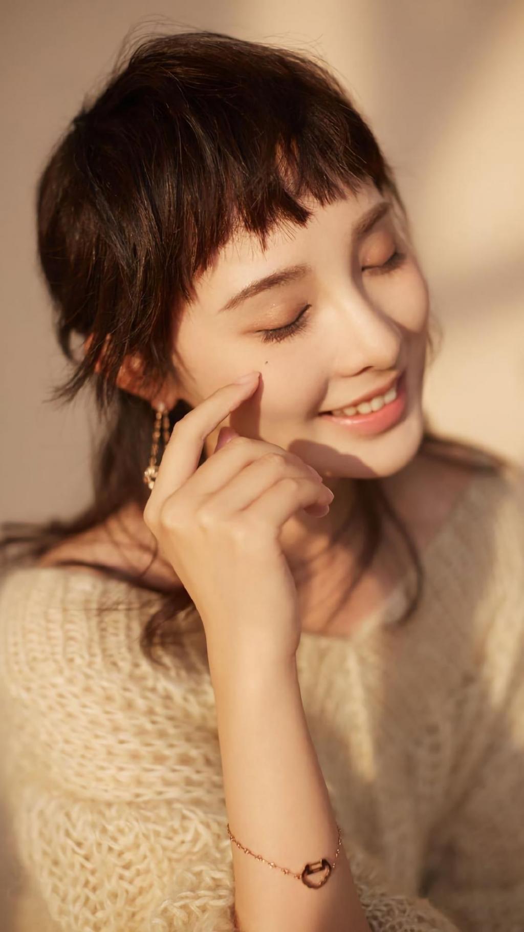 彭小苒时尚休闲甜美迷人写真