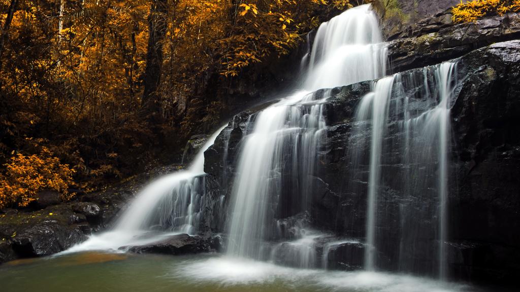 5k高清山间瀑布唯美风景