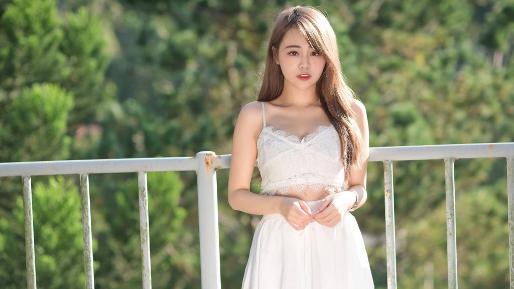 清纯唯美性感的大胸美女